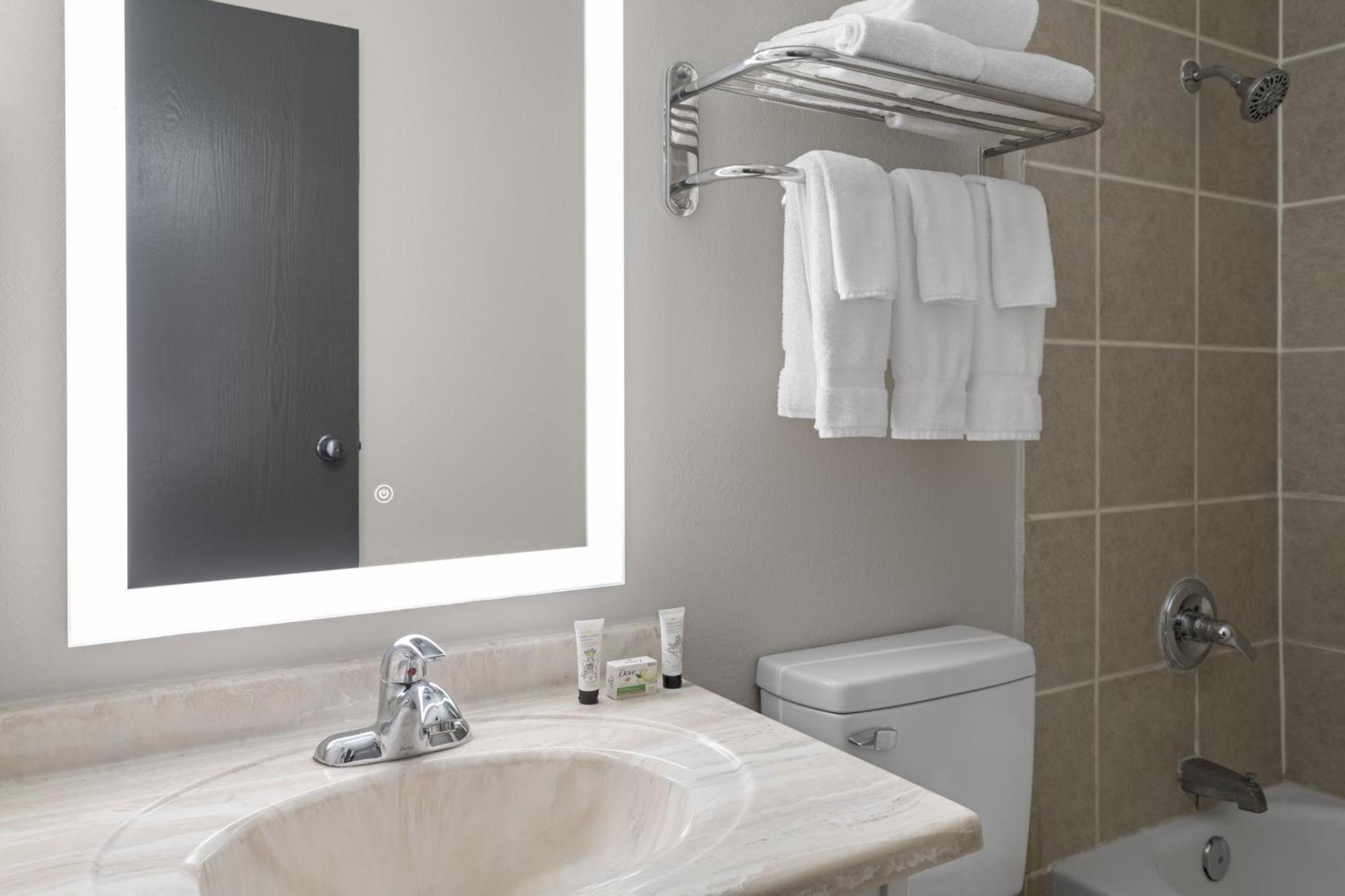 Baymont Inn & Suites By Wyndham Liberty Extérieur photo