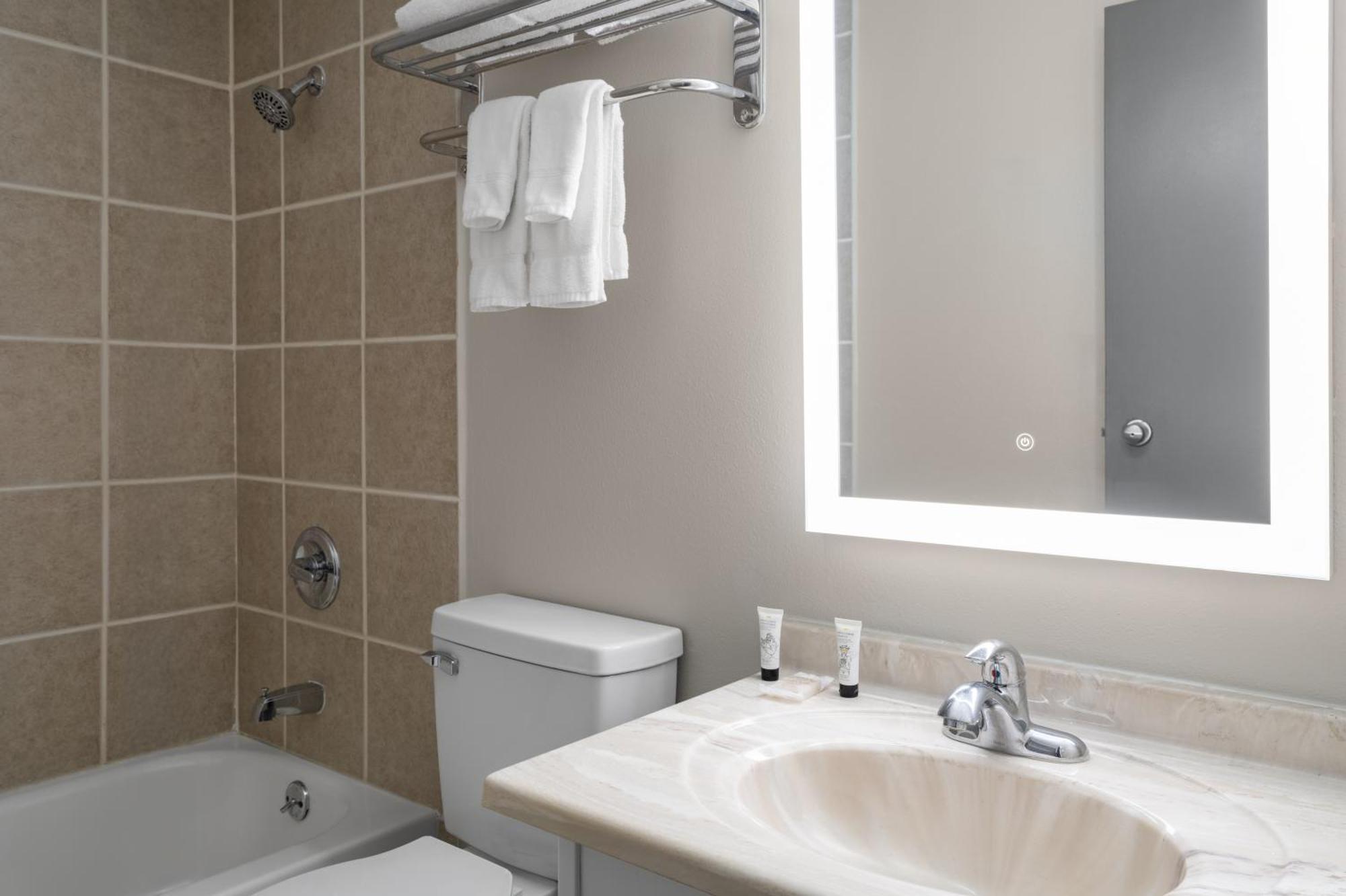 Baymont Inn & Suites By Wyndham Liberty Extérieur photo