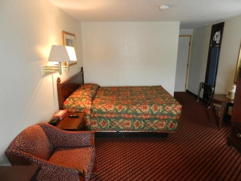 Baymont Inn & Suites By Wyndham Liberty Extérieur photo